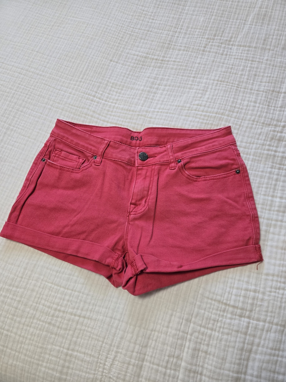 BDG Mid Rise Alexa Red Rolled-Hem Denim Shorts 28W